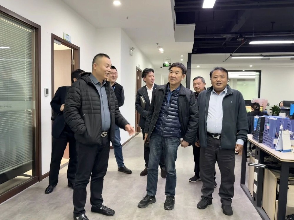 自驅(qū)奮進(jìn)?行穩(wěn)致遠(yuǎn)|無(wú)錫市人力資源服務(wù)行業(yè)協(xié)會(huì)領(lǐng)導(dǎo)一行走訪調(diào)研超信國(guó)際集團(tuán)